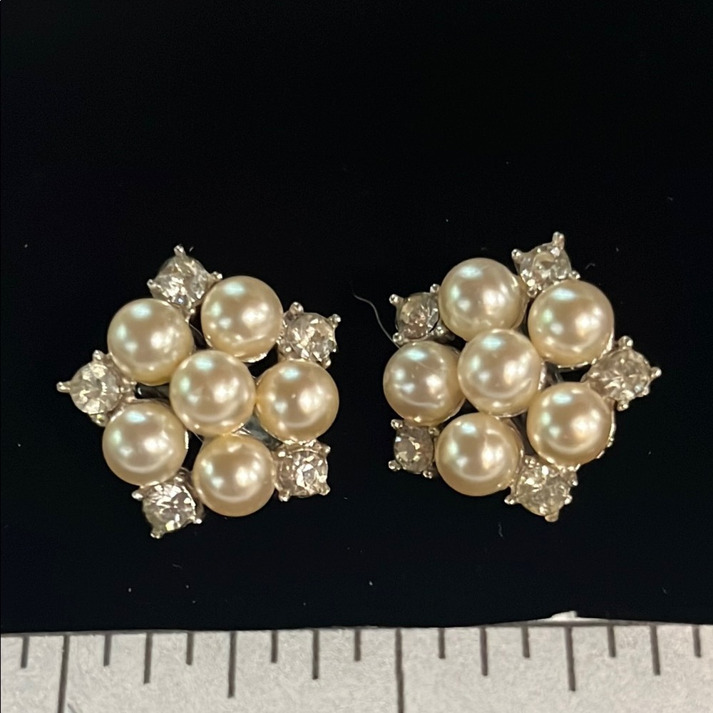 Elegant Pearl and Diamond(Crystal)Cluster Earrings